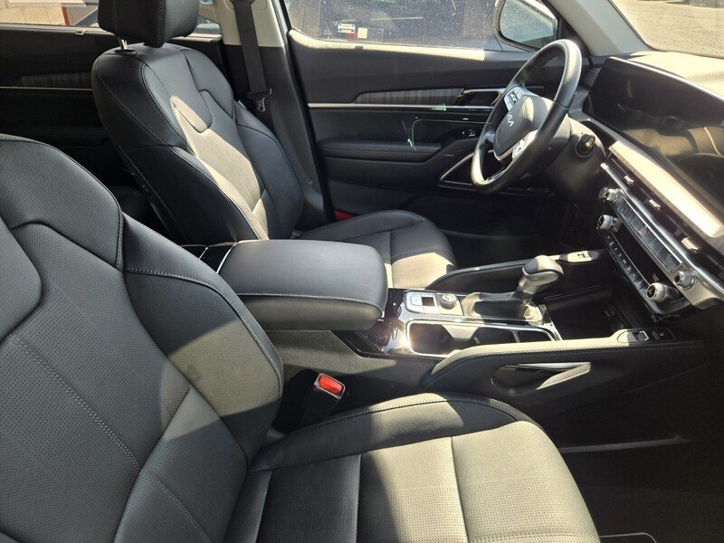 Certified 2025 Kia Telluride EX FWD image 3