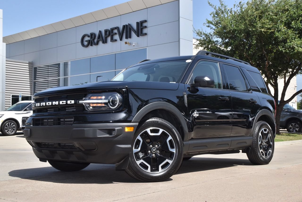 Certified 2023 Ford Bronco Sport Outer Banks w/ Tech Package AWD/4WD image 2