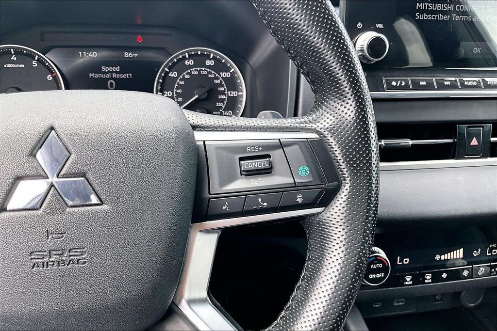 Used 2024 Mitsubishi Outlander SE AWD/4WD image 12