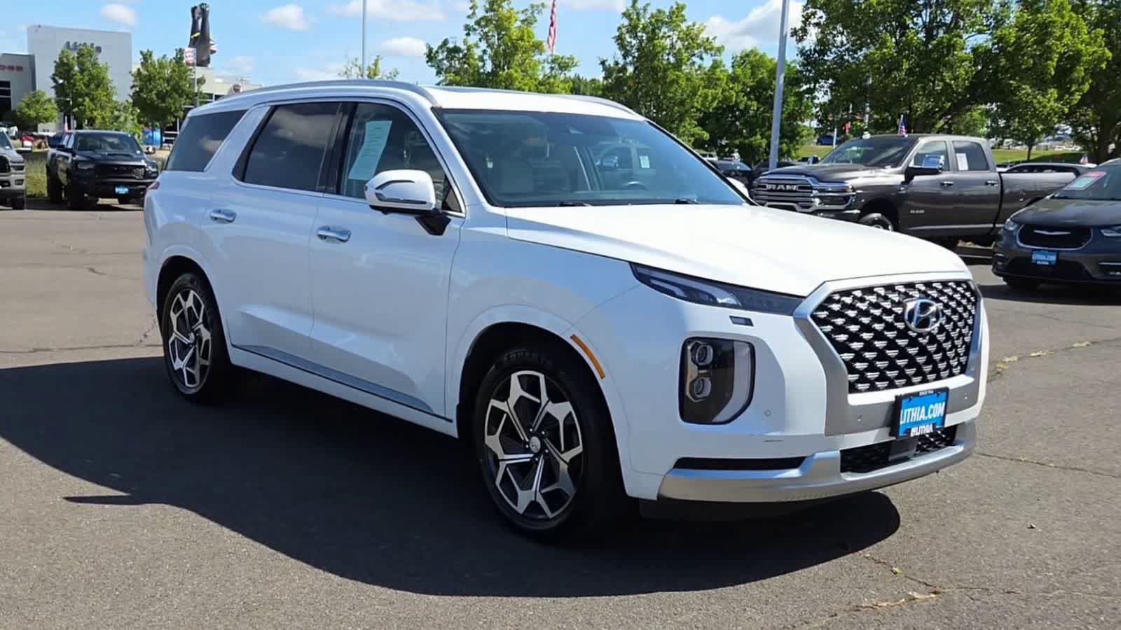 Used 2022 Hyundai Palisade Calligraphy w/ Cargo Package FWD image 2