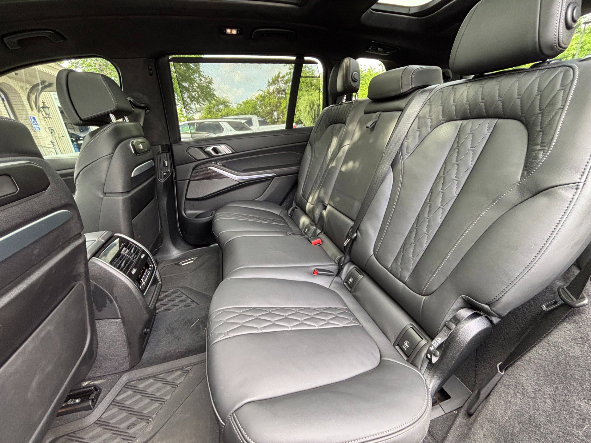 Used 2025 BMW X7 M60i AWD/4WD image 18
