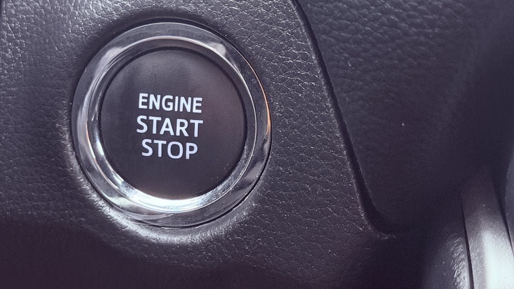 Used 2025 Toyota RAV4 XLE FWD image 19