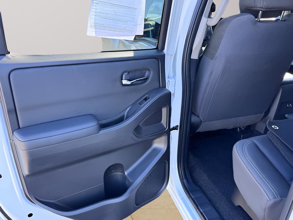 Used 2024 Nissan Frontier SV image 28