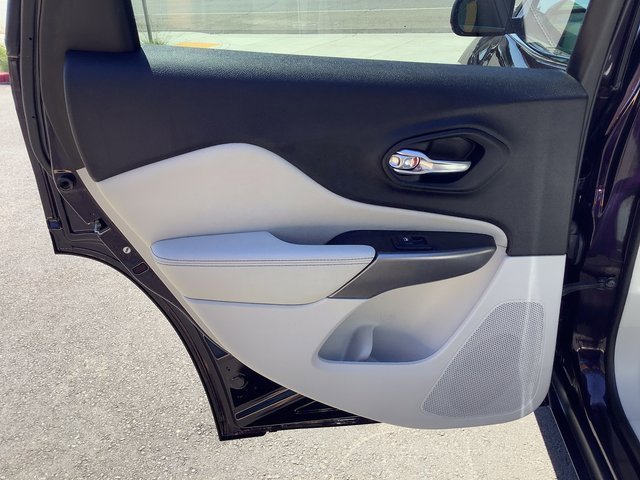 Used 2021 Jeep Cherokee Latitude Lux w/ Trailer Tow Group image 23