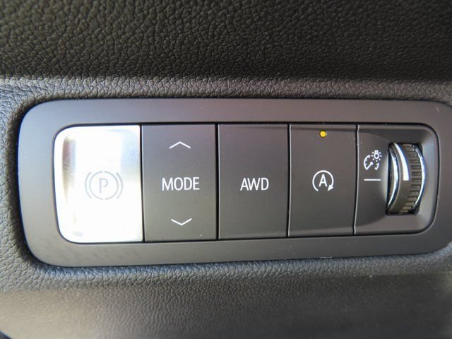 Used 2025 Chevrolet Traverse LT AWD/4WD image 28