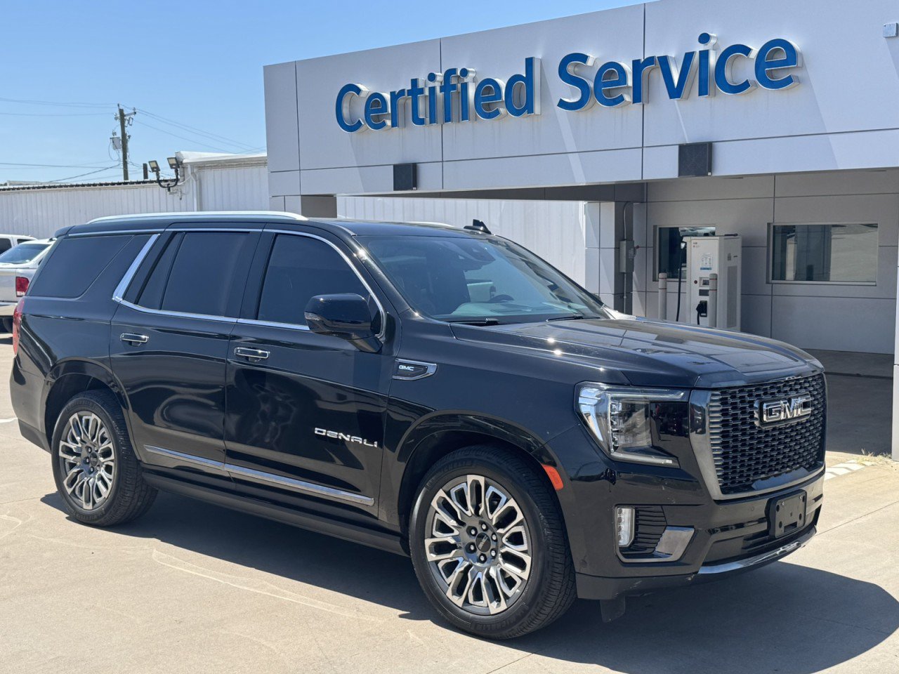 Certified 2023 GMC Yukon Denali Ultimate AWD/4WD image 1