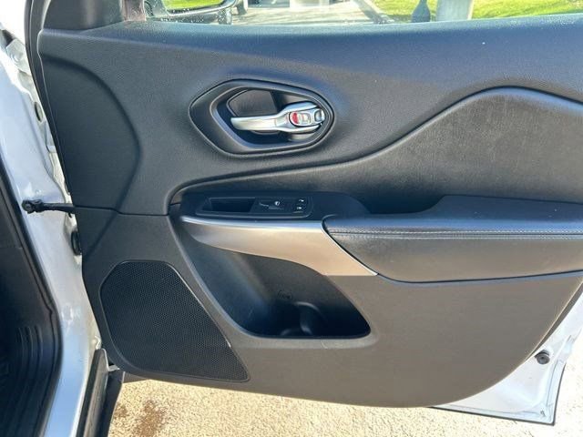 Used 2020 Jeep Cherokee Latitude w/ Cold Weather Group image 35