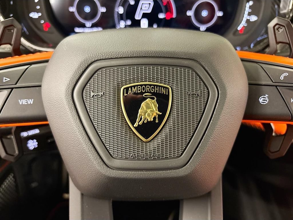 Used 2025 Lamborghini Urus SE AWD/4WD image 14