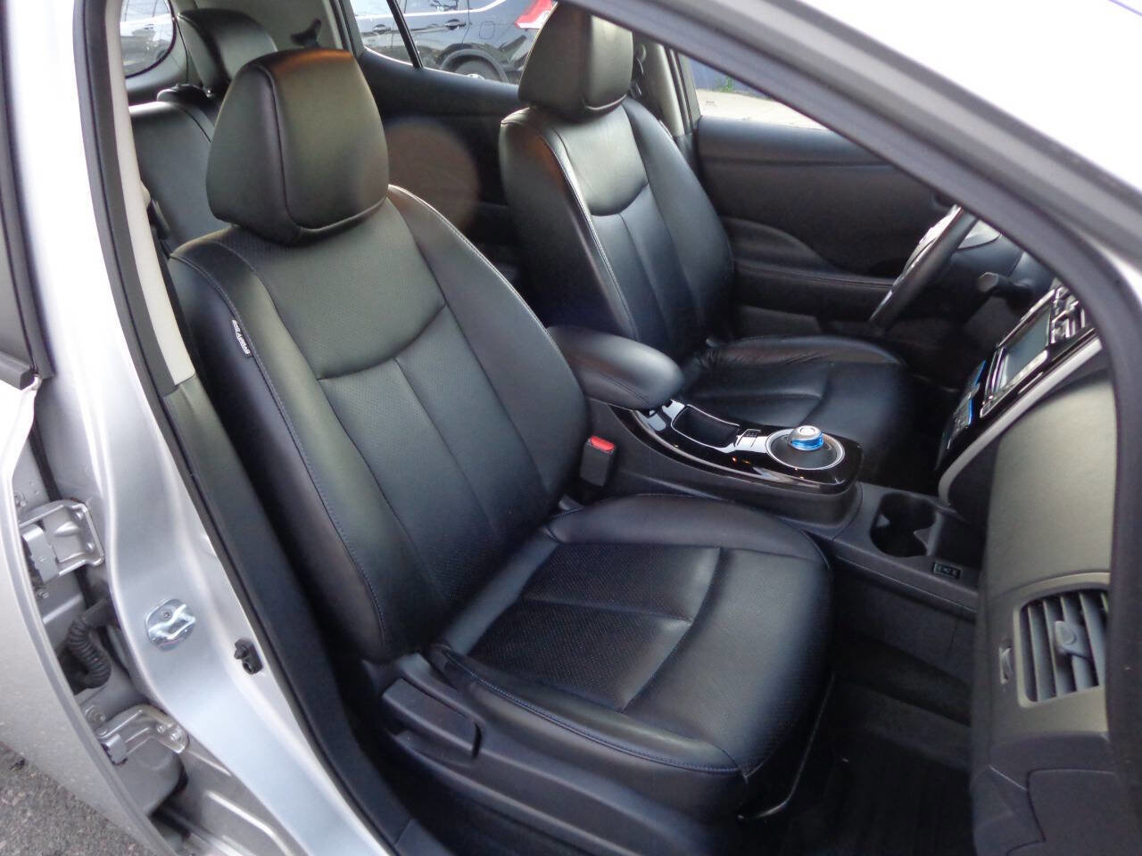 Used 2017 Nissan Leaf SL w/ Protection Package image 11