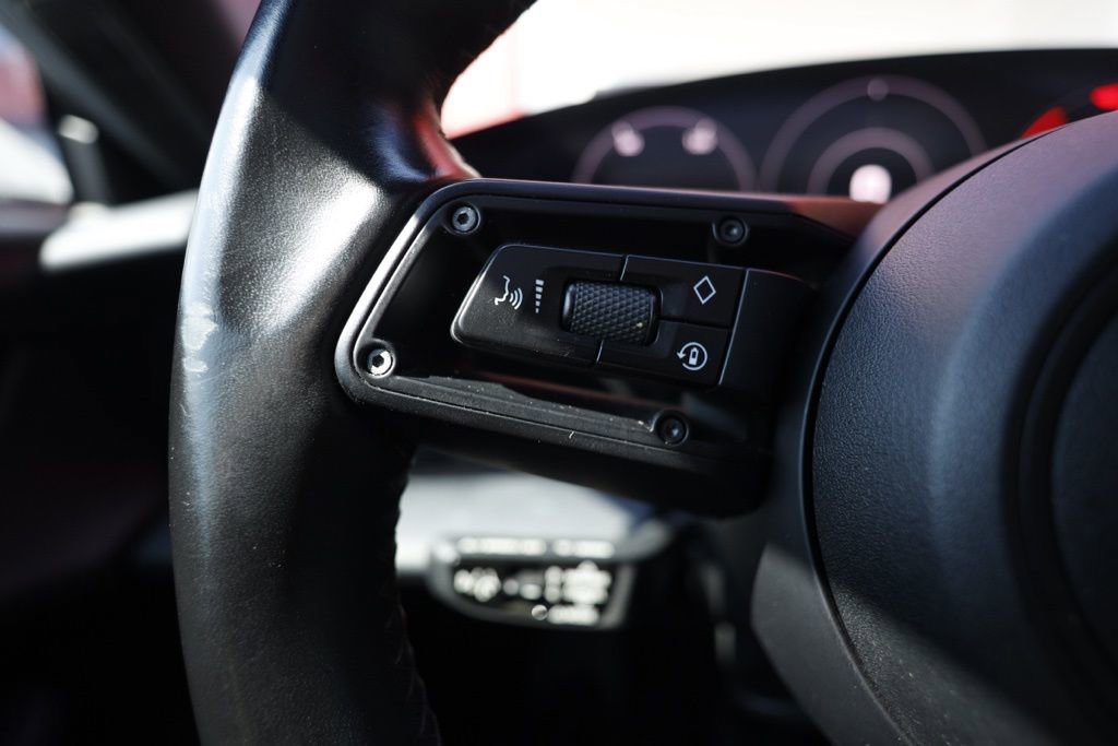 Used 2021 Porsche Taycan image 12