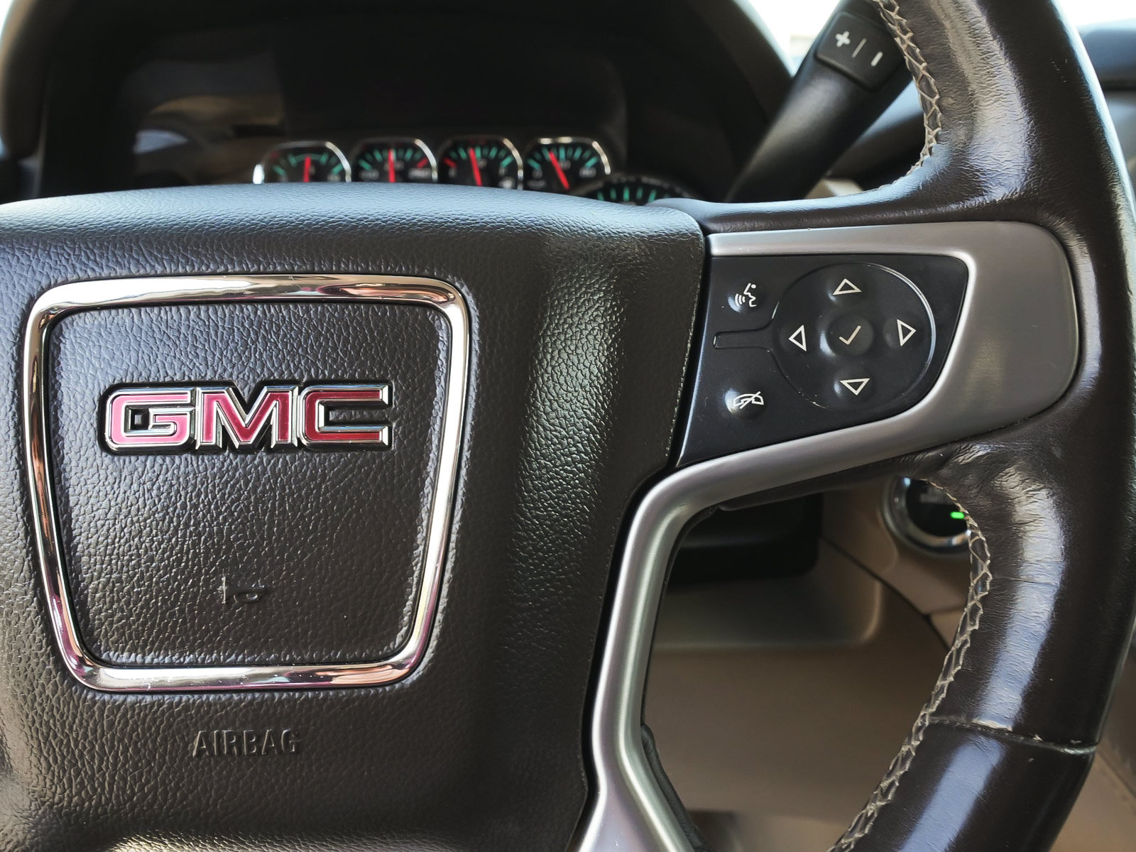 Used 2018 GMC Yukon XL SLT w/ Premium Edition AWD/4WD image 24