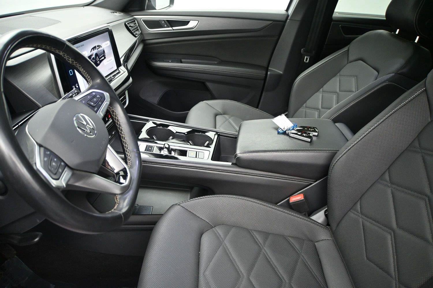 Certified 2024 Volkswagen Atlas Cross Sport SE w/ Panoramic Sunroof Package AWD/4WD image 9