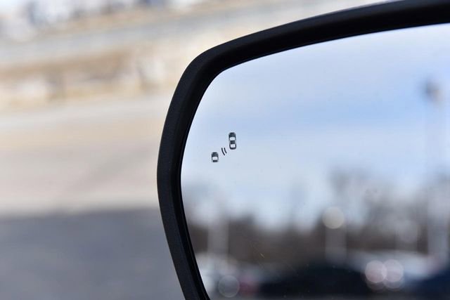 Used 2024 Ford Edge SEL image 9