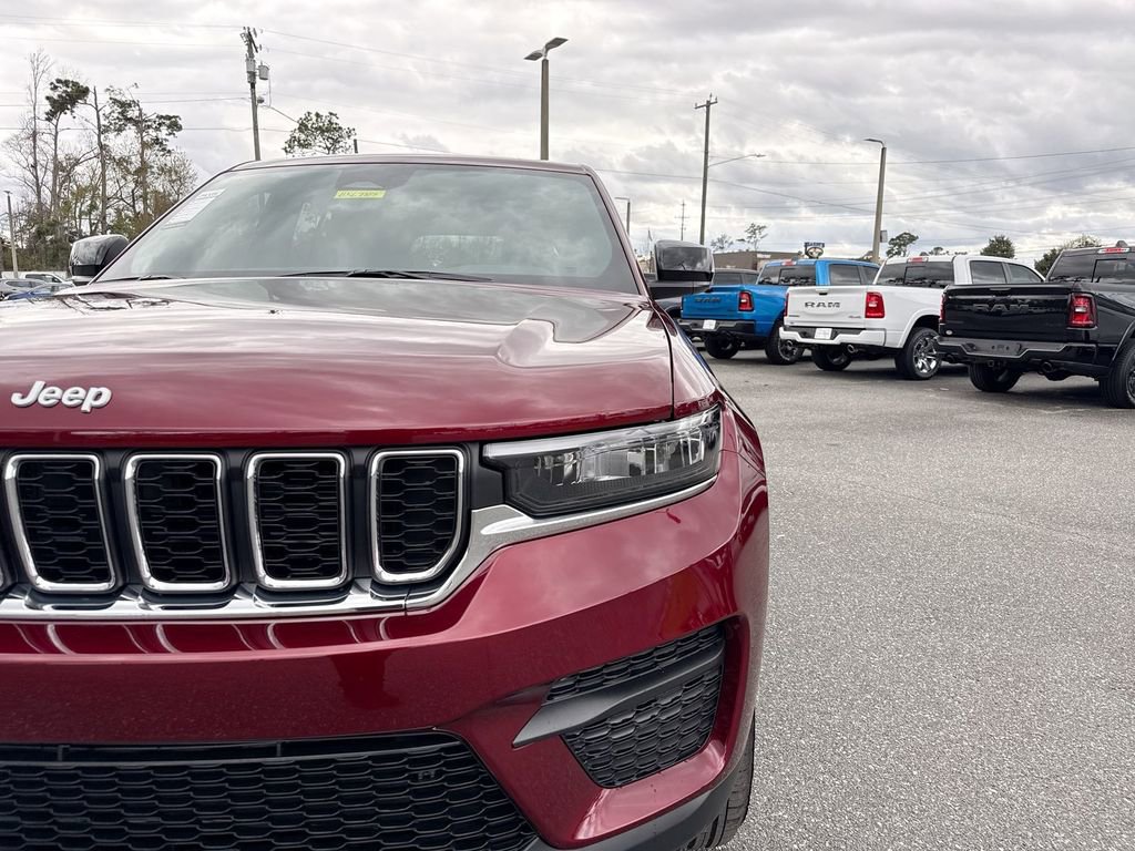 New 2026 Jeep Grand Cherokee Laredo image 9