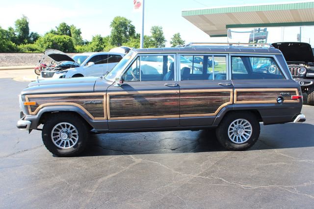 Used 1990 Jeep Grand Wagoneer AWD/4WD image 4