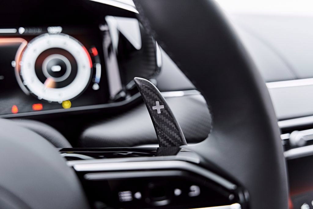 Used 2025 Aston Martin Vanquish RWD image 59