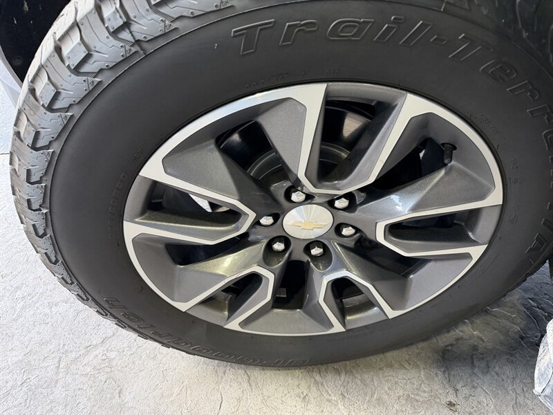 Used 2021 Chevrolet Tahoe LT w/ LT Signature Package AWD/4WD image 10