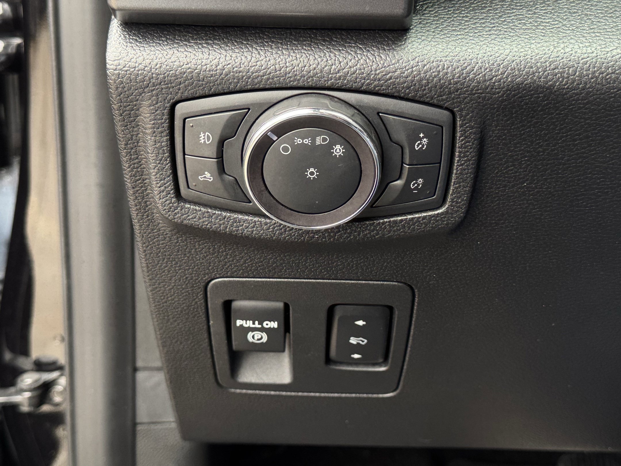 Used 2019 Ford F150 XLT w/ Equipment Group 302A Luxury AWD/4WD image 25