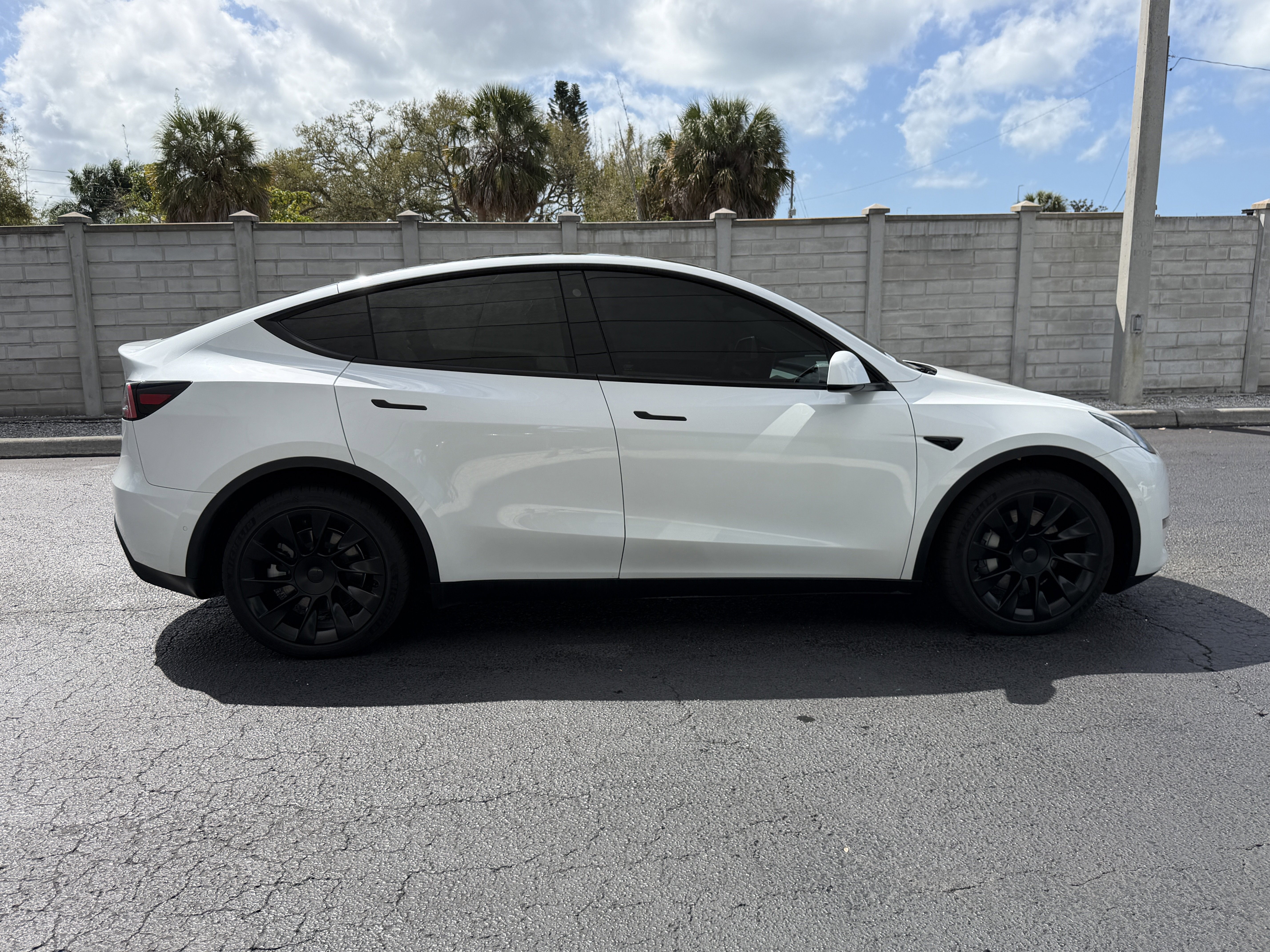Used 2022 Tesla Model Y Long Range image 7