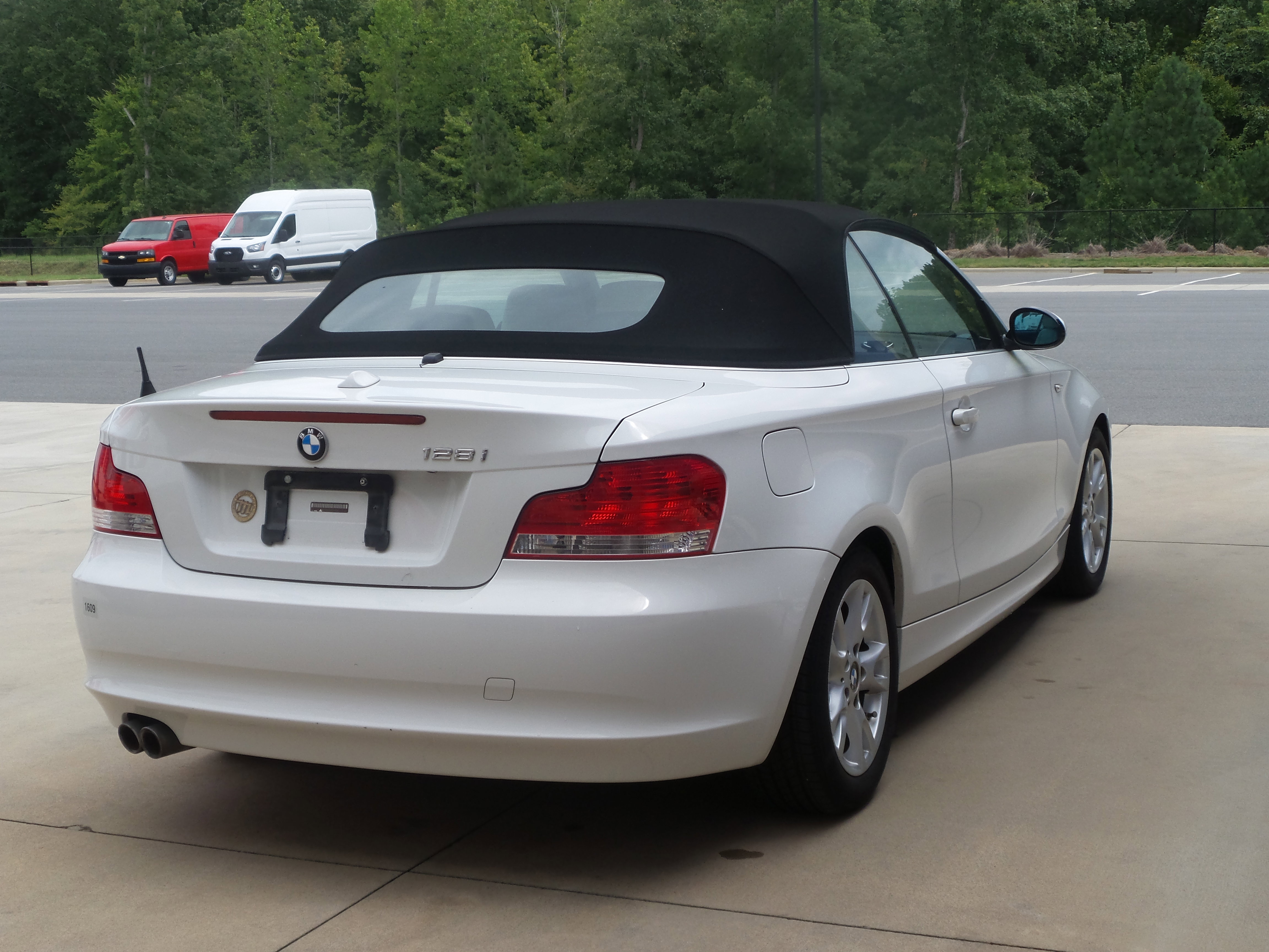 Used 2009 BMW 128i Convertible image 6
