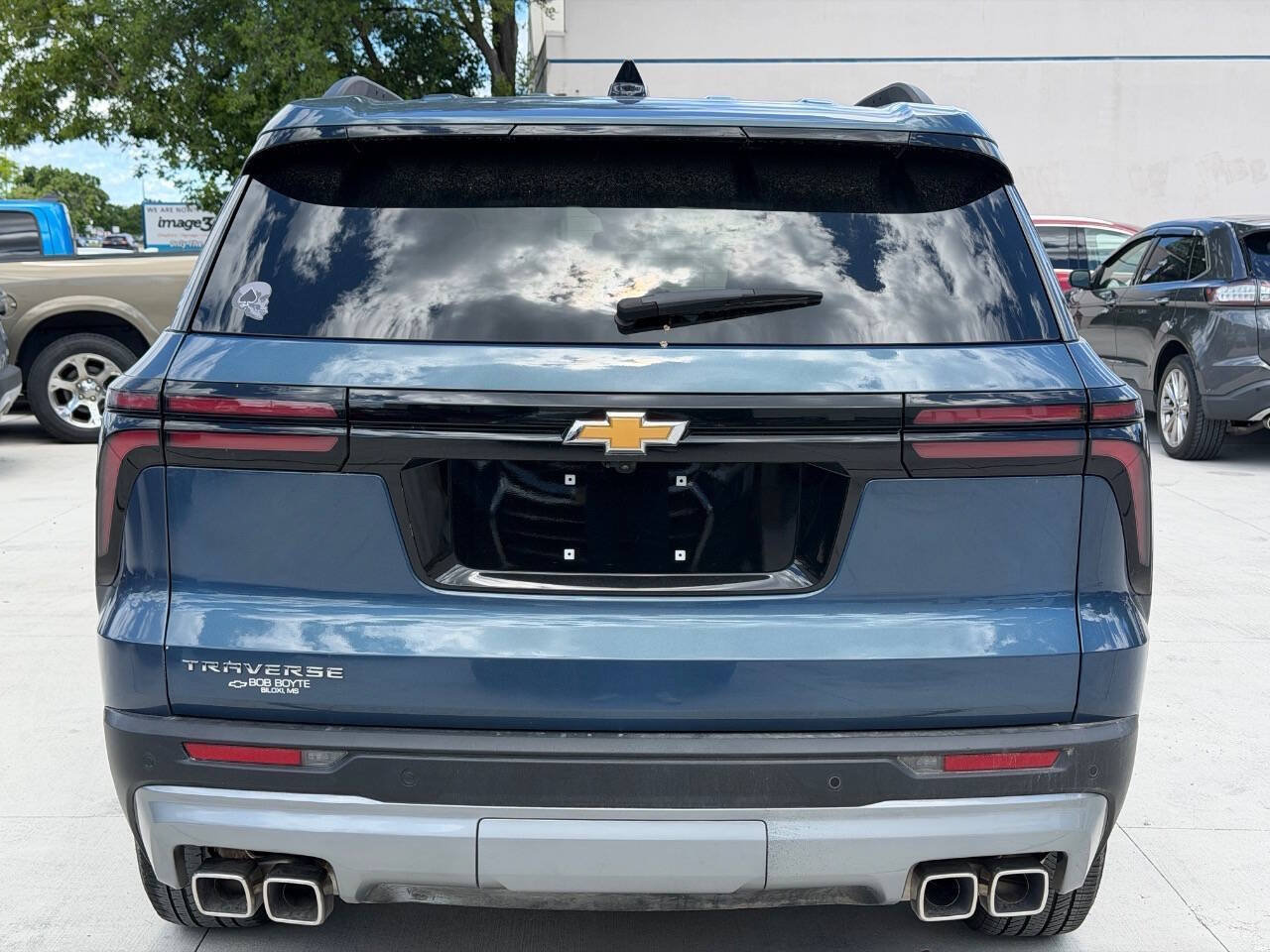 Used 2025 Chevrolet Traverse LT w/ Enhanced Driving Package FWD image 6