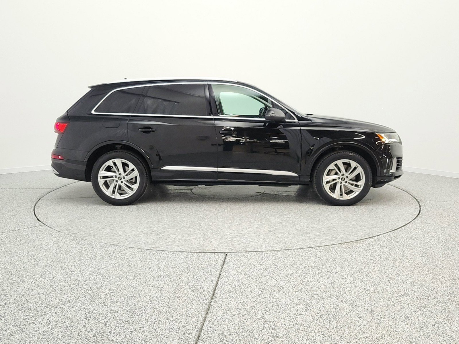 Used 2023 Audi Q7 3.0T Premium w/ Convenience Package image 4