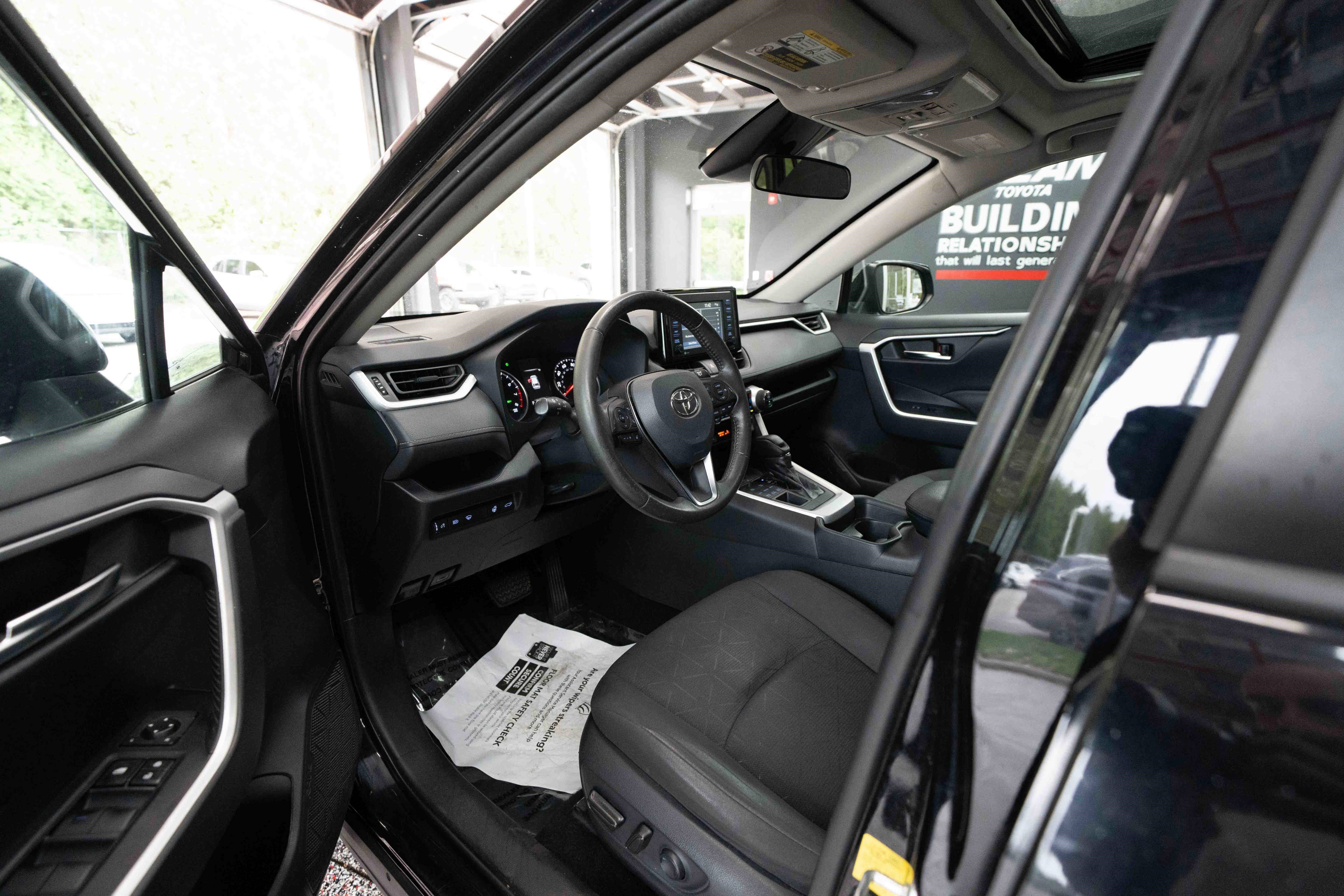 Used 2020 Toyota RAV4 XLE w/ Convenience Package AWD/4WD image 8