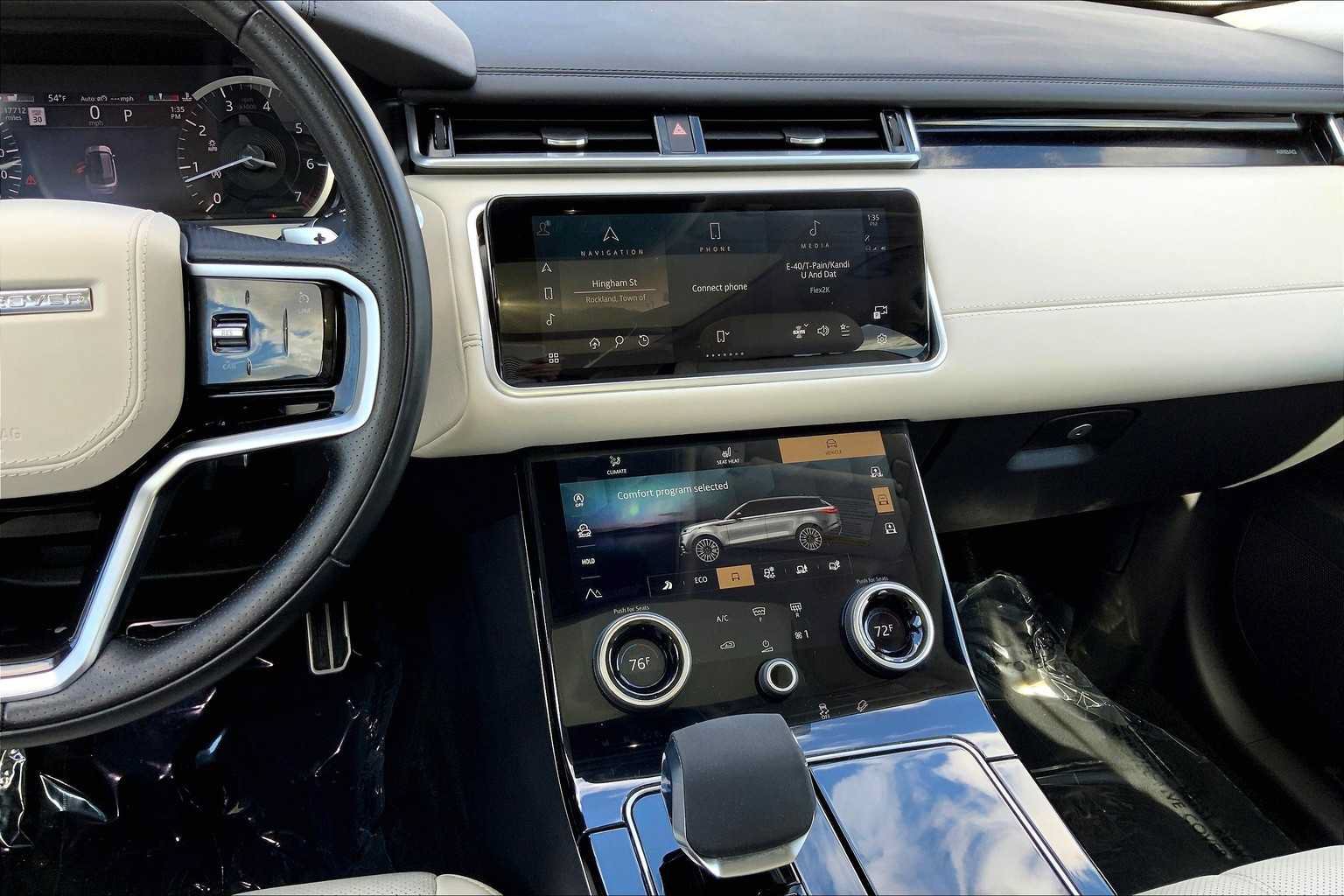 Certified 2022 Land Rover Range Rover Velar R-Dynamic S AWD/4WD image 7