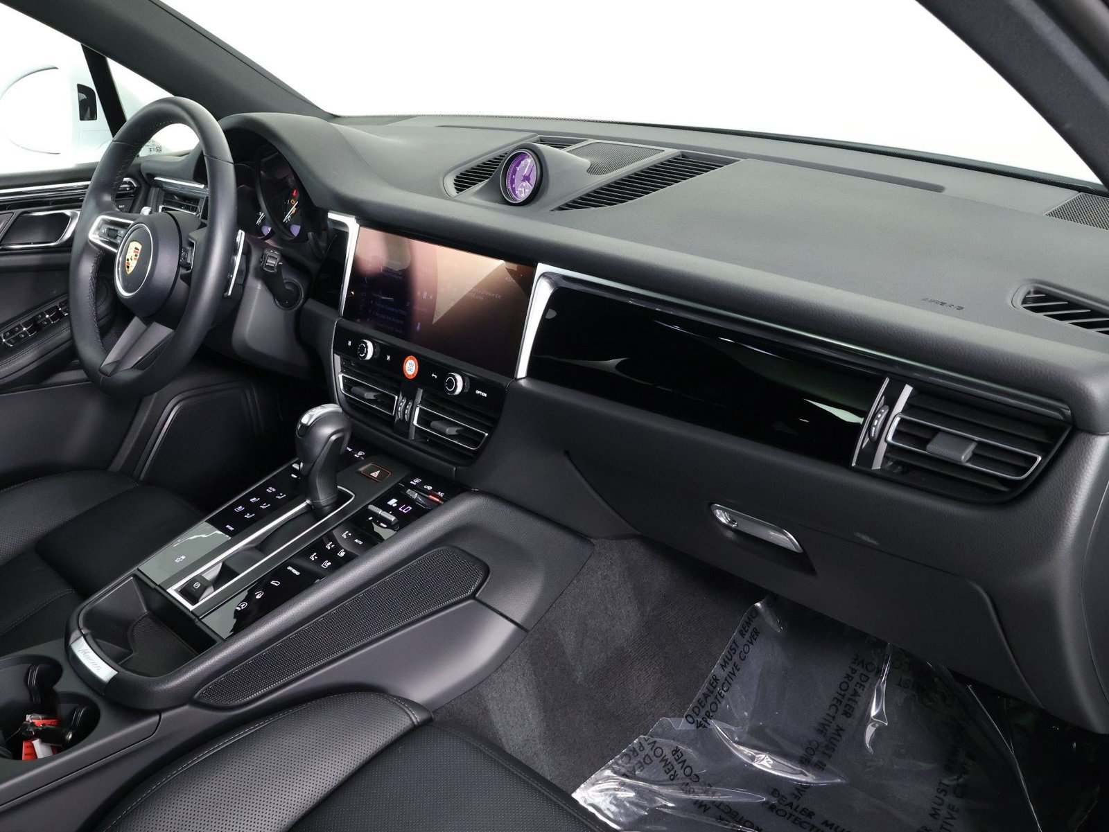 Certified 2026 Porsche Macan AWD/4WD image 24