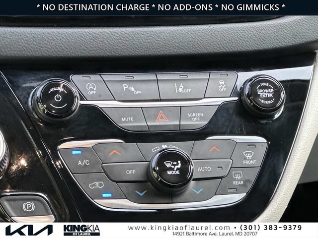 Used 2023 Chrysler Pacifica Touring-L FWD image 5