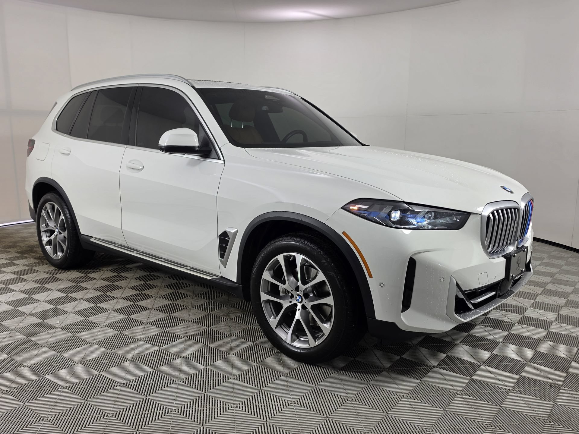 Used 2026 BMW X5 xDrive40i AWD/4WD image 44