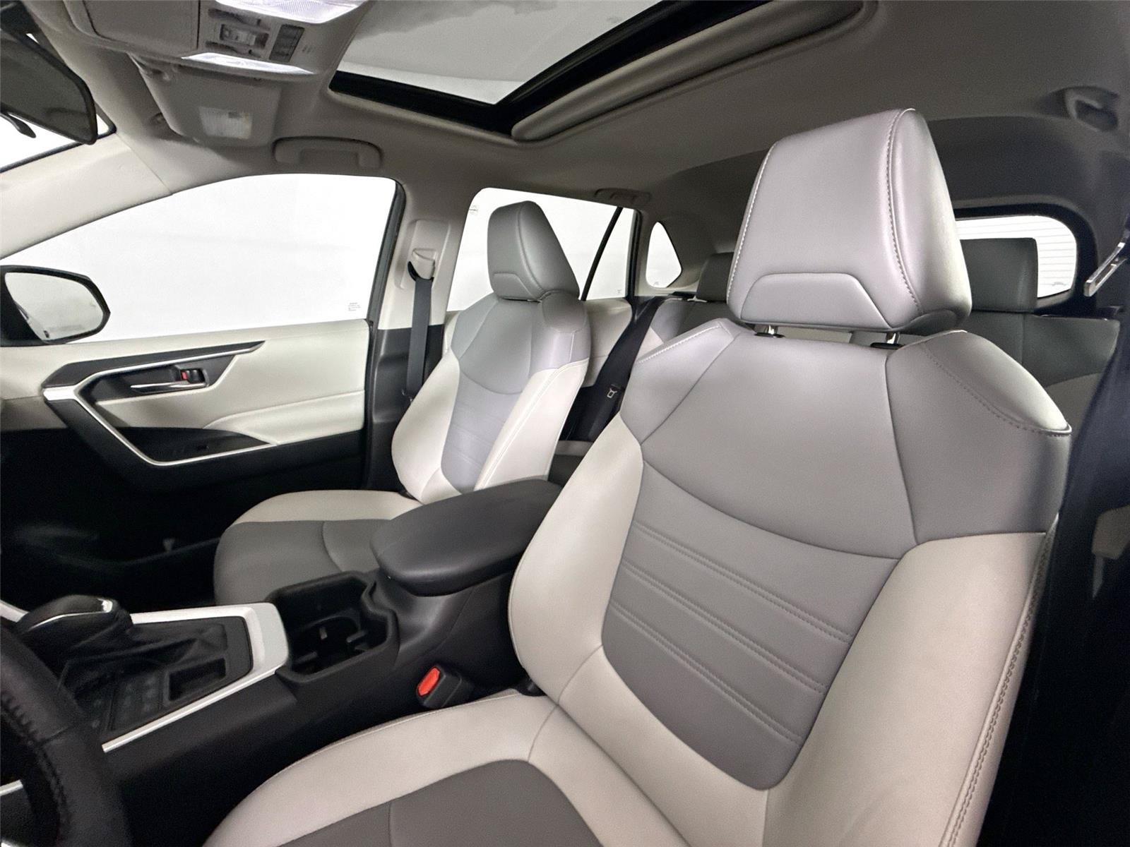 Certified 2022 Toyota RAV4 XLE Premium AWD/4WD image 3