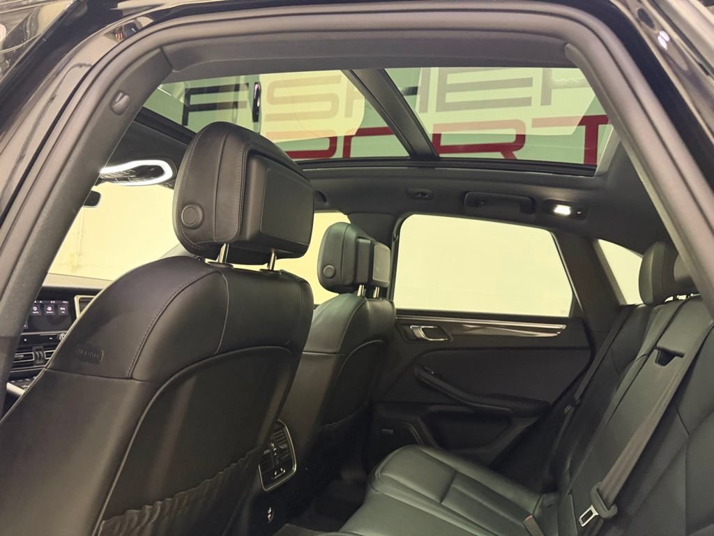 Used 2025 Porsche Macan GTS AWD/4WD image 34