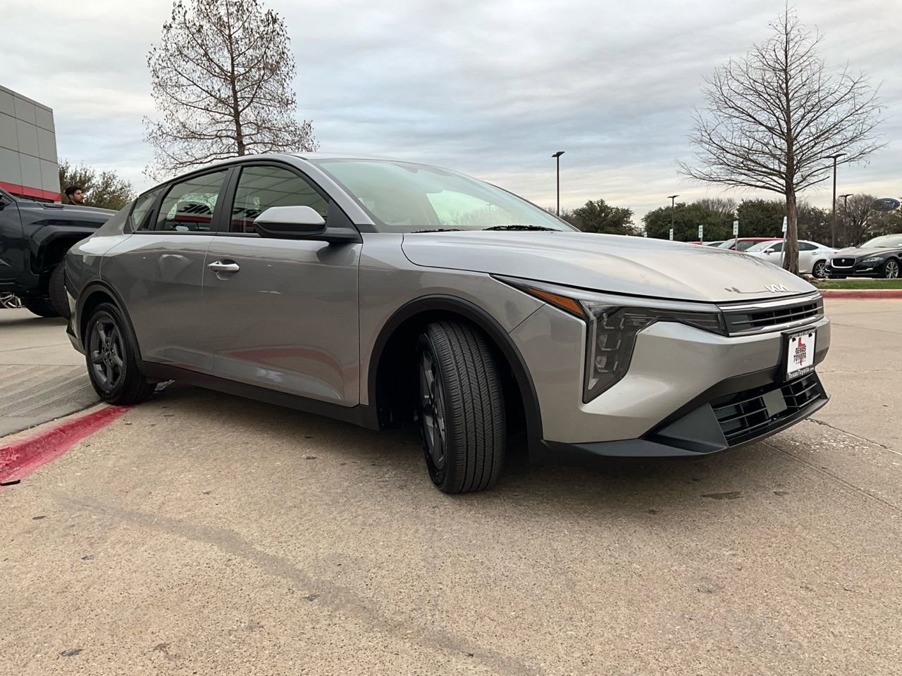 Used 2025 Kia K4 LXS image 4