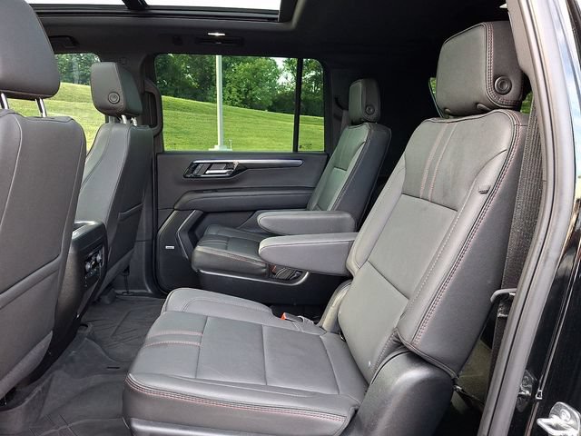 Used 2025 Chevrolet Suburban RST w/ RST Capability Package AWD/4WD image 12