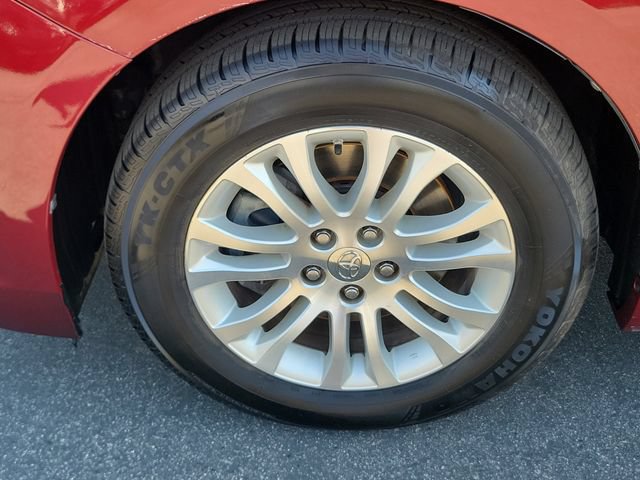 Used 2014 Toyota Sienna XLE FWD image 32