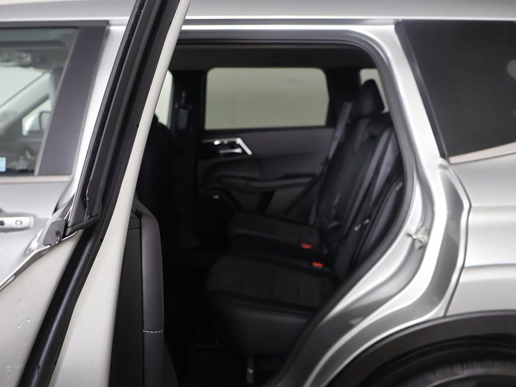 New 2026 Mitsubishi Outlander SE image 33