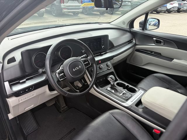 Used 2023 Kia Carnival LX FWD image 4