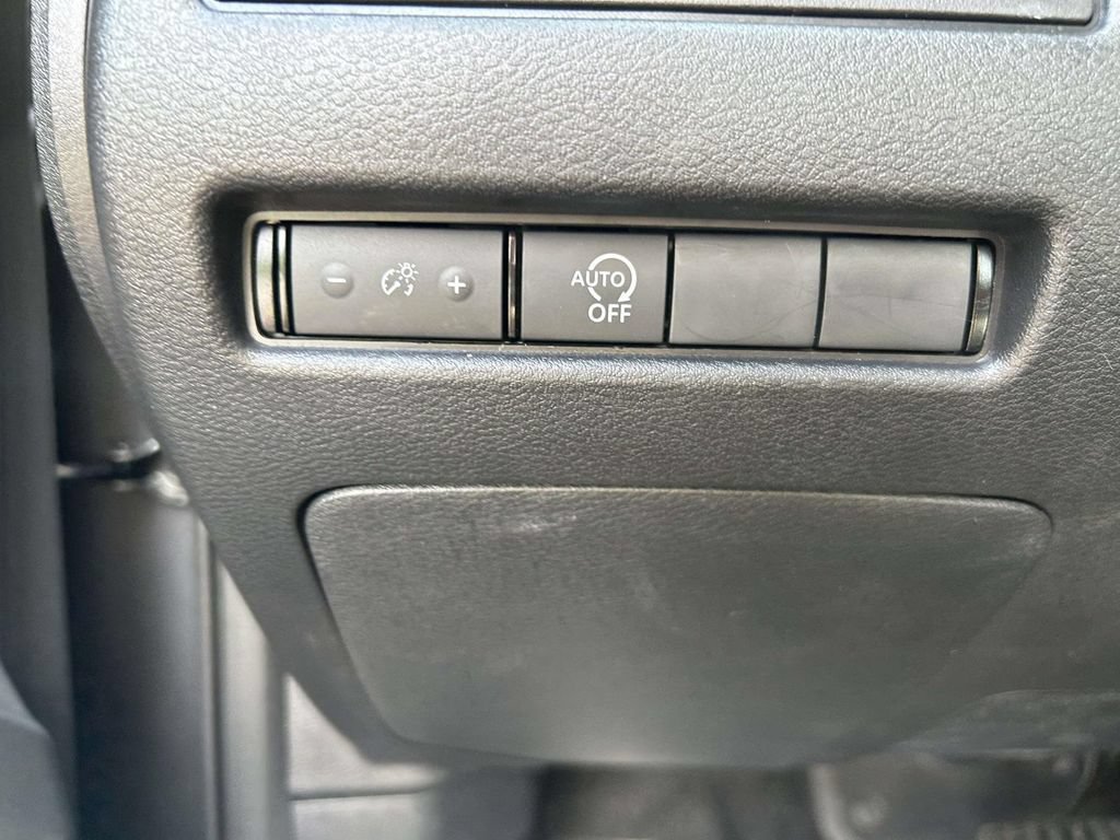 Used 2024 Nissan Rogue S AWD/4WD image 17