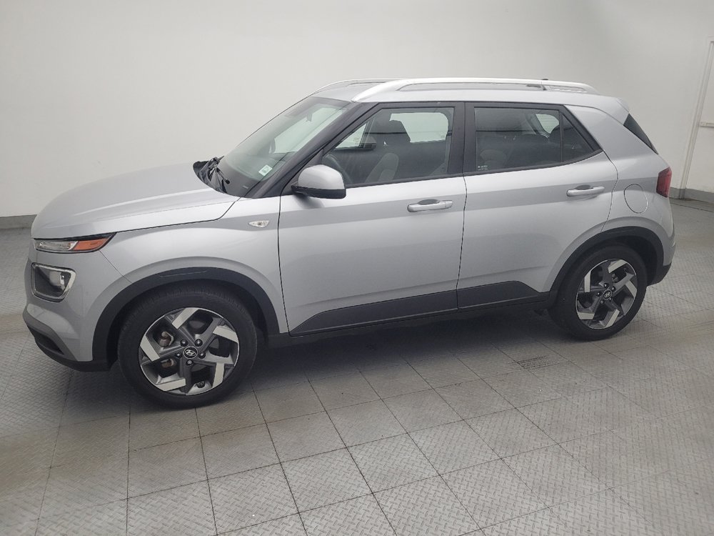 Used 2021 Hyundai Venue SEL FWD image 2