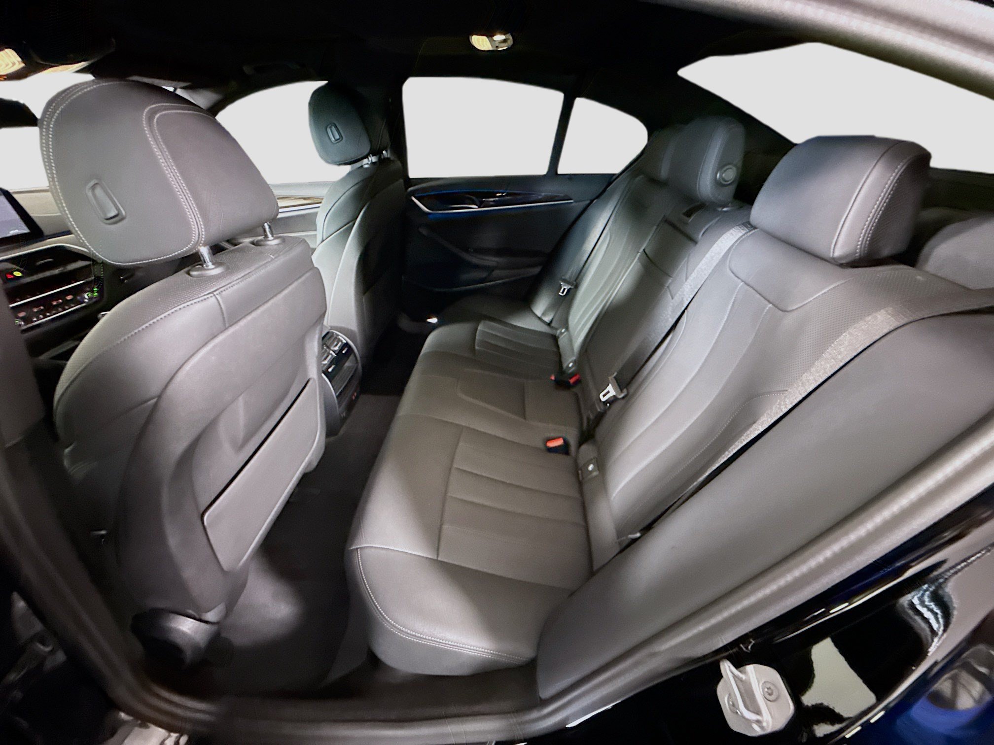 Used 2023 BMW 530e w/ Convenience Package RWD image 25