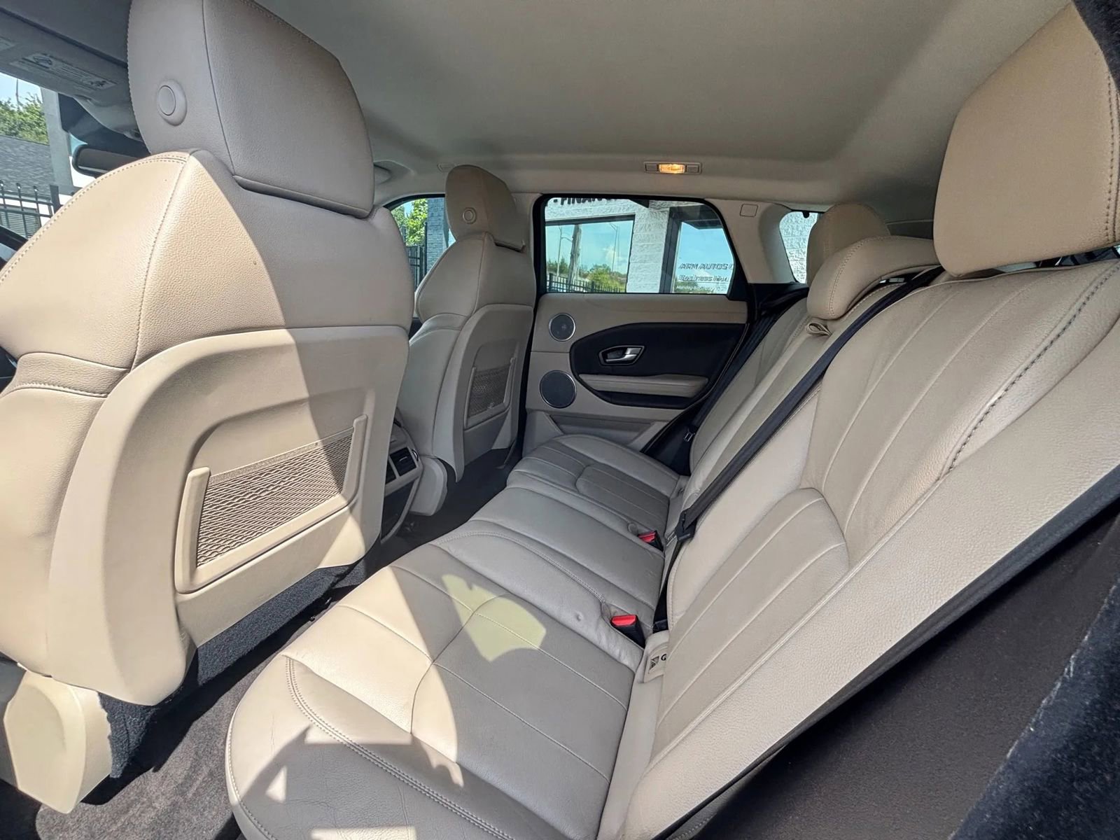 Used 2019 Land Rover Range Rover Evoque SE Premium image 35