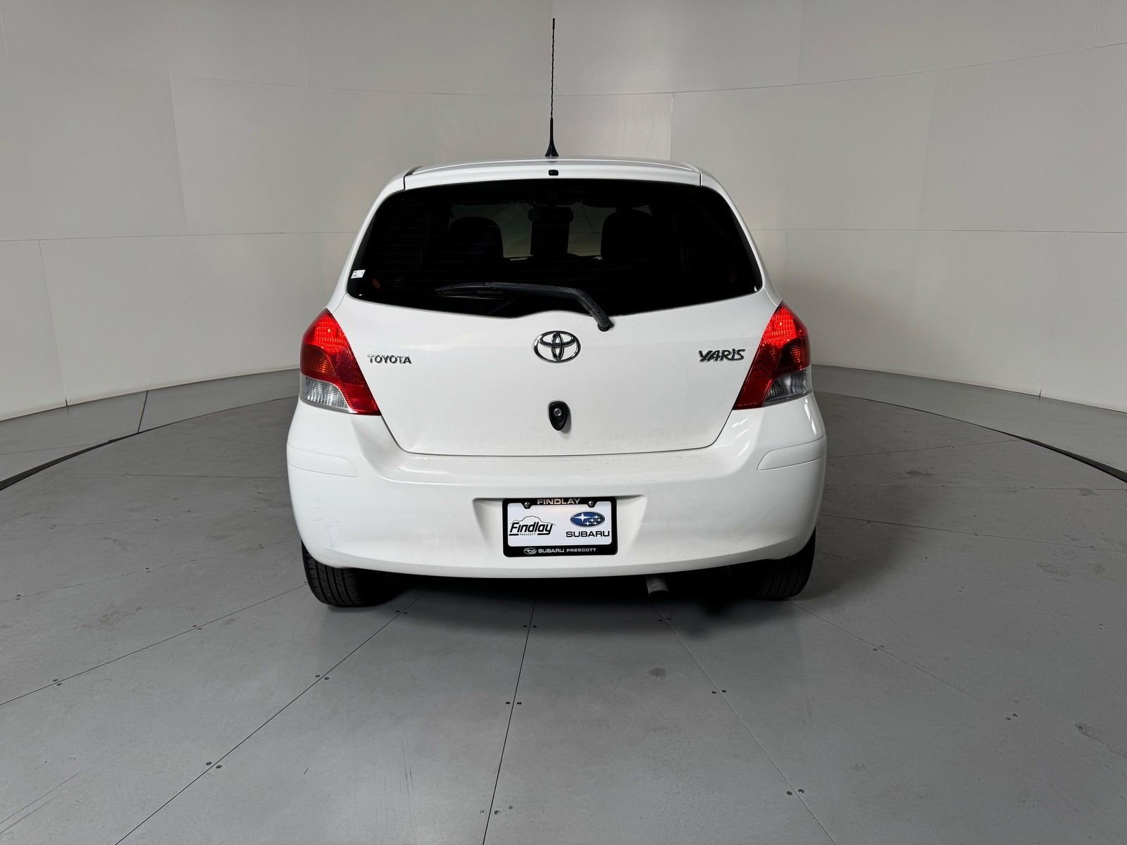 Used 2009 Toyota Yaris 4-Door Hatchback image 6