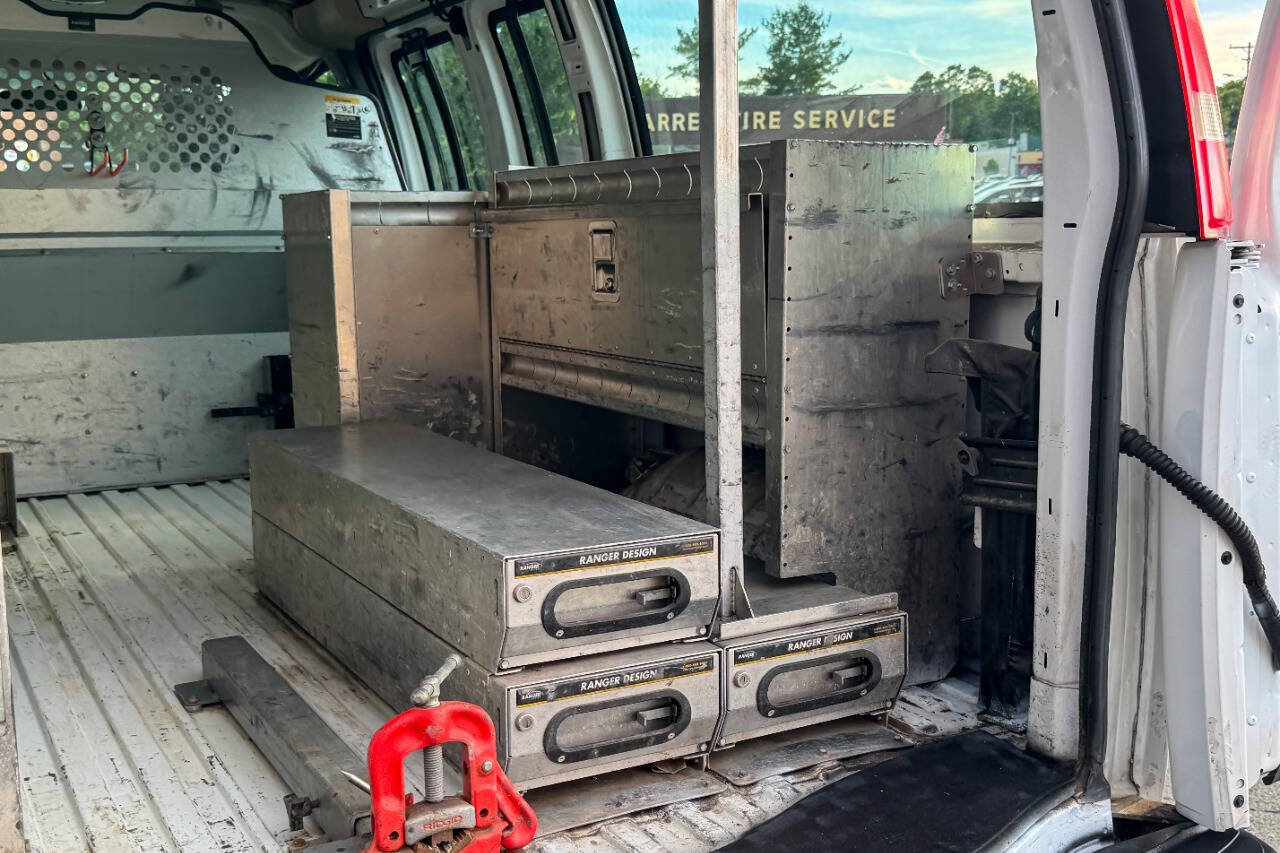 Used 2018 Chevrolet Express 2500 w/ Driver Convenience Package RWD image 18