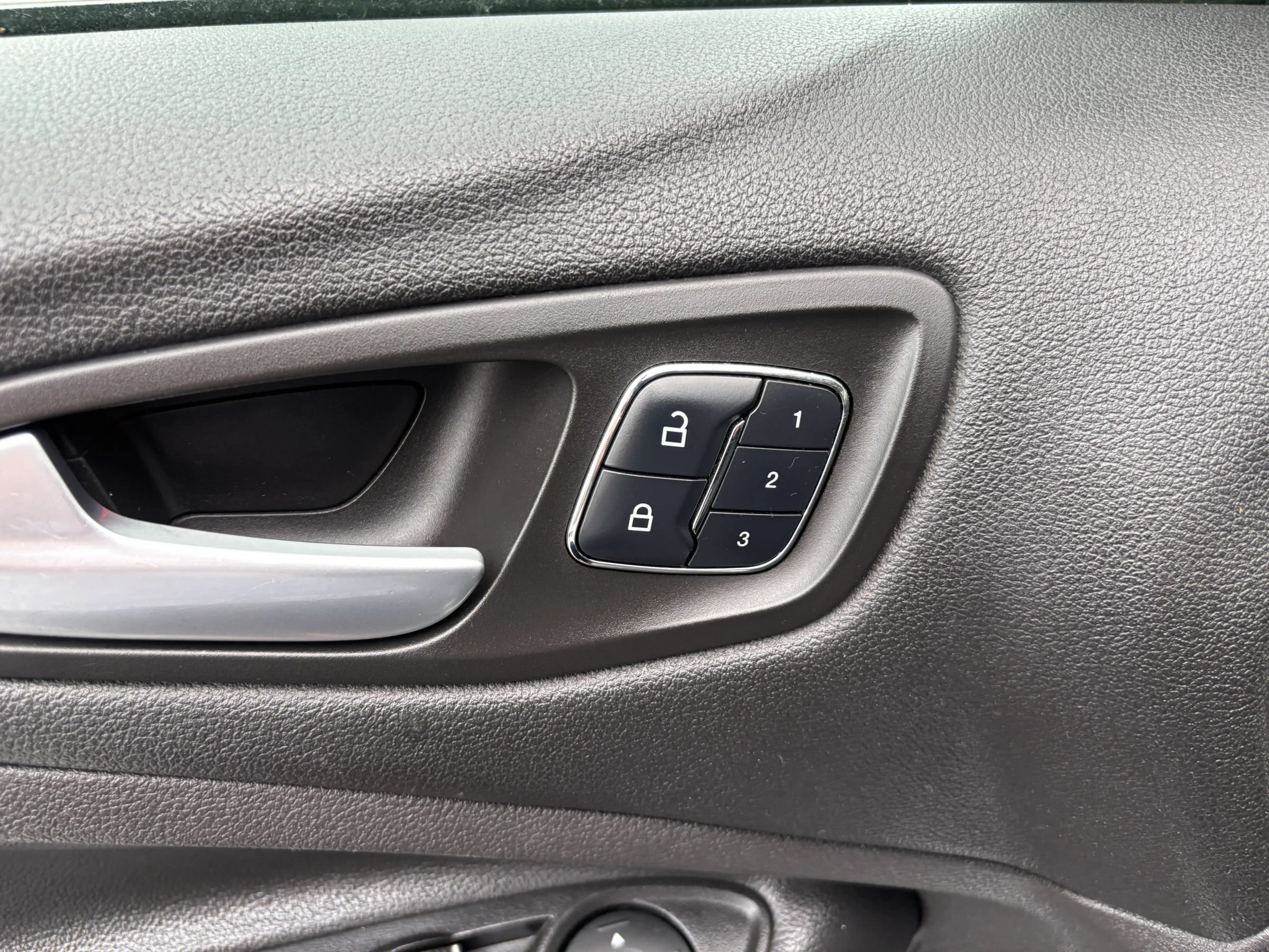 Used 2015 Ford Escape Titanium AWD/4WD image 14