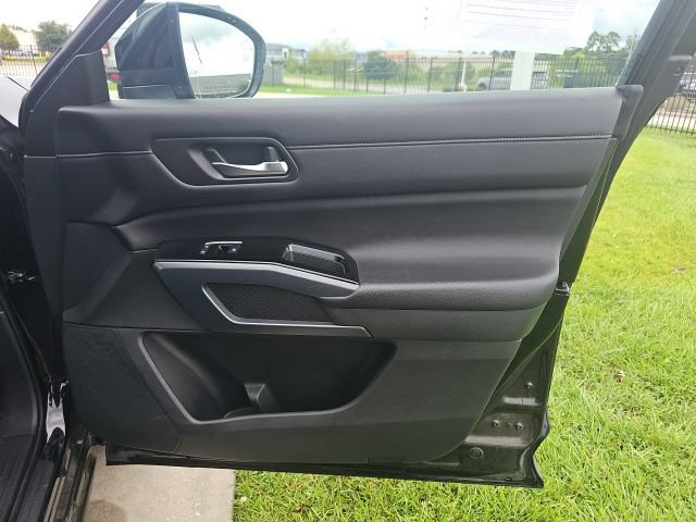 Used 2023 Nissan Pathfinder SL FWD image 19
