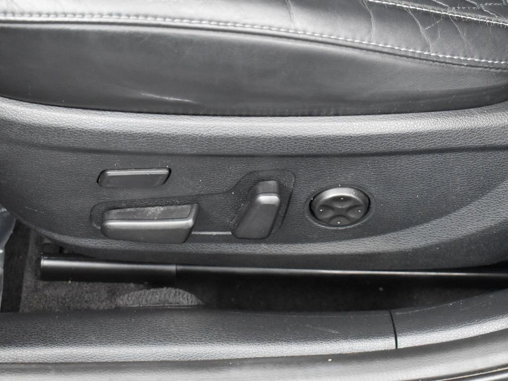 Used 2018 Kia Cadenza Limited image 14