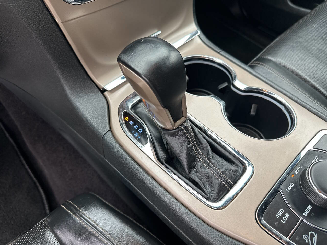 Used 2017 Jeep Grand Cherokee Limited w/ Luxury Group II image 31