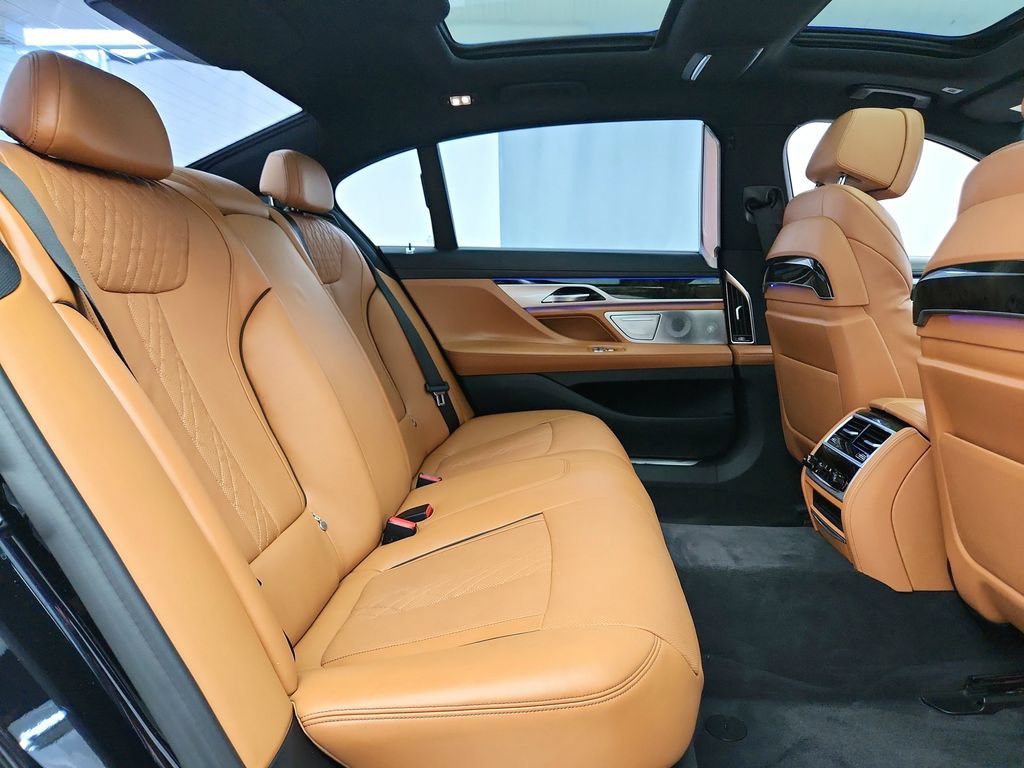 Used 2020 BMW 750i xDrive w/ Executive Package AWD/4WD image 38
