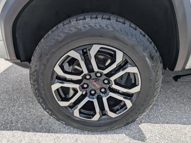 Used 2025 GMC Canyon AT4 w/ Nightfall Edition AWD/4WD image 11